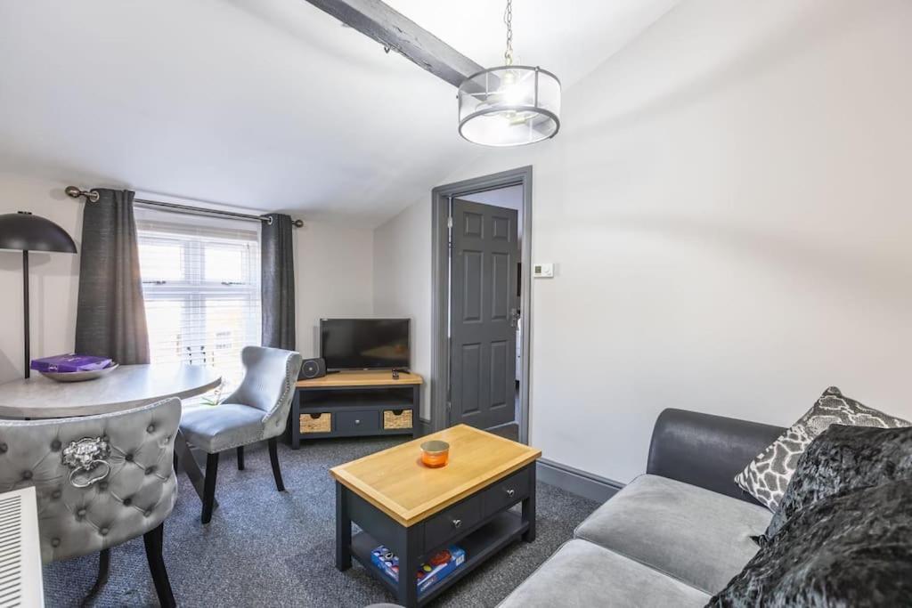 Rugby Coach House, Central Location, 5 Star Rating Buitenkant foto