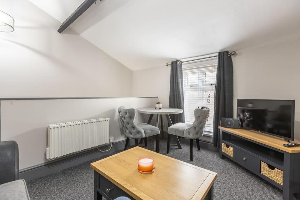 Rugby Coach House, Central Location, 5 Star Rating Buitenkant foto